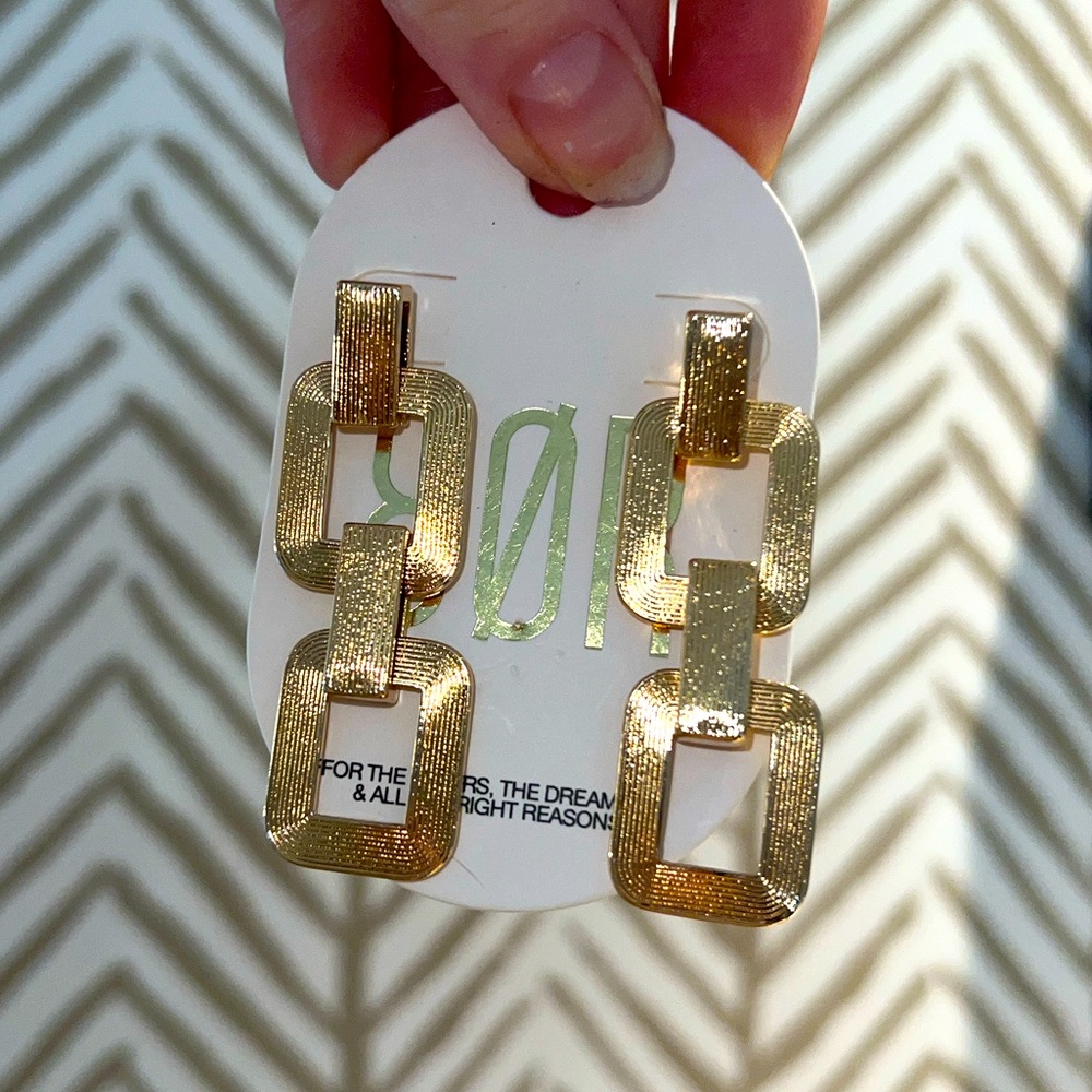Large Chain Link Gold Earrings (New!)